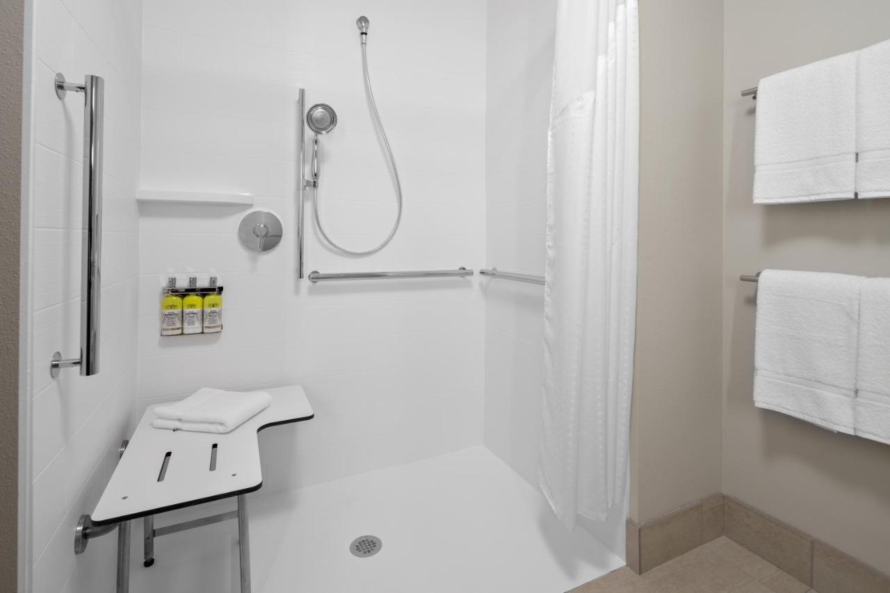 Holiday Inn Express & Suites - Elkhorn - Lake Geneva Area By Ihg Экстерьер фото