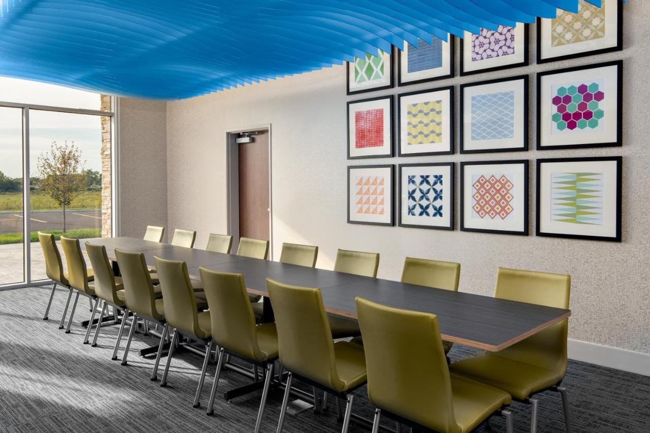 Holiday Inn Express & Suites - Elkhorn - Lake Geneva Area By Ihg Экстерьер фото