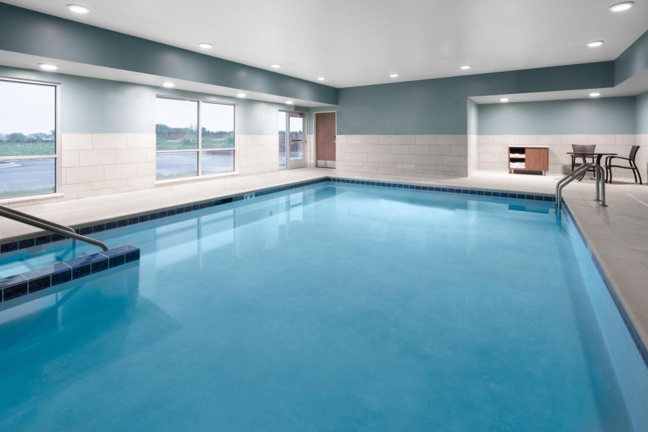 Holiday Inn Express & Suites - Elkhorn - Lake Geneva Area By Ihg Экстерьер фото